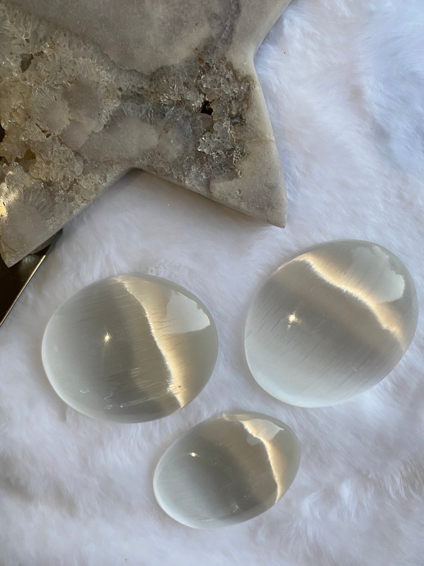 SELENITE PALM STONE