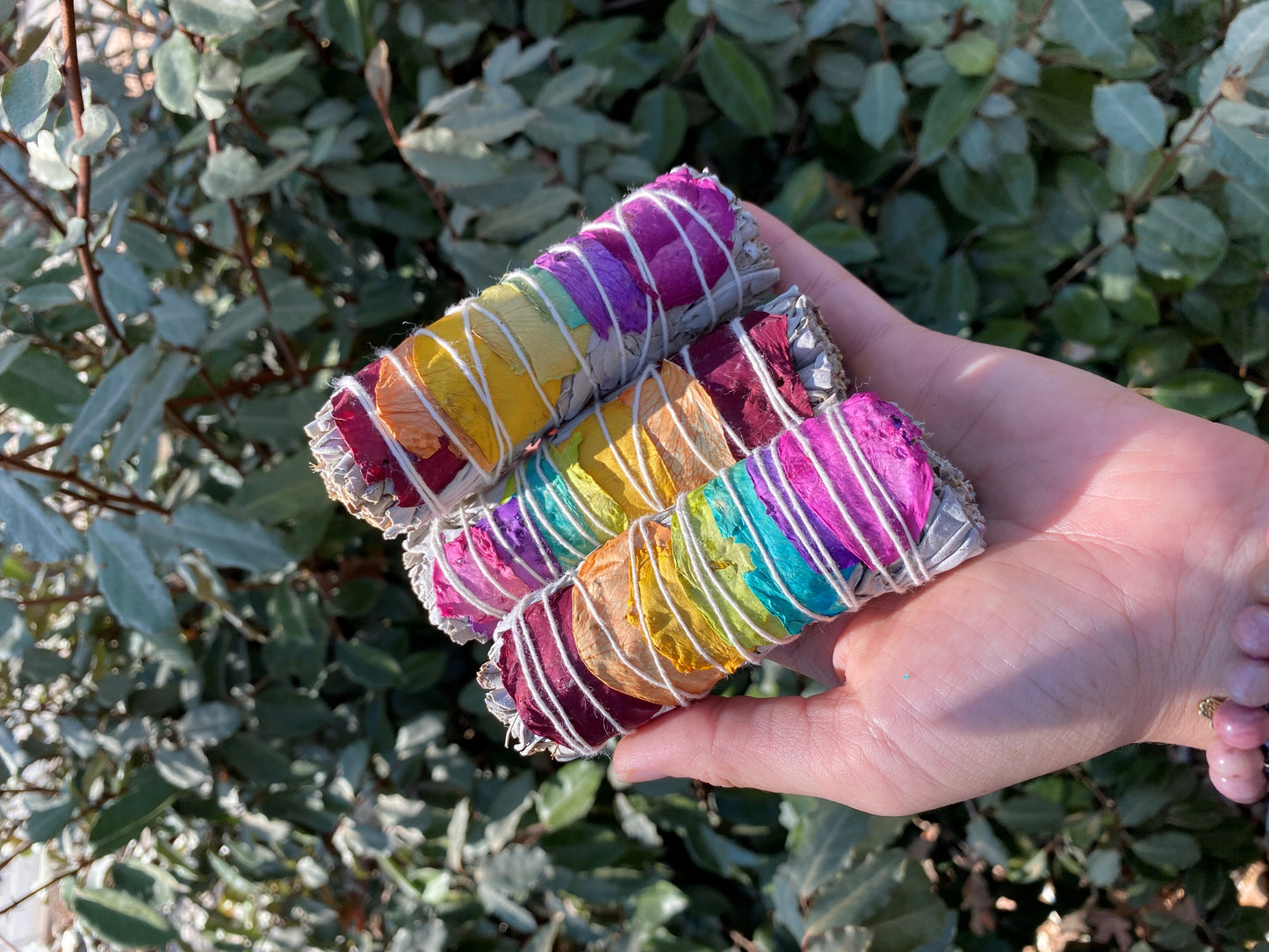 CHAKRA WHITE SAGE WITH ROSE PETALS SMUDGE STICK