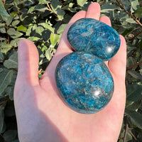 MADAGASCAR BLUE APATITE PALM STONE