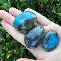 LABRADORITE PALM STONE - HIGH QUALITY FLASH