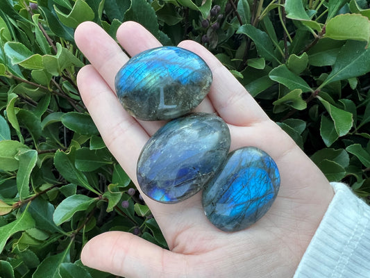 LABRADORITE PALM STONE - HIGH QUALITY FLASH