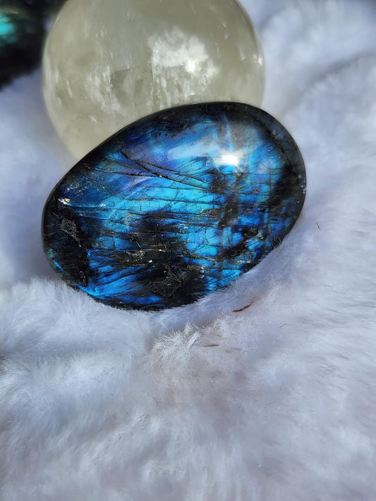 LABRADORITE PALM STONE - HIGH QUALITY FLASH